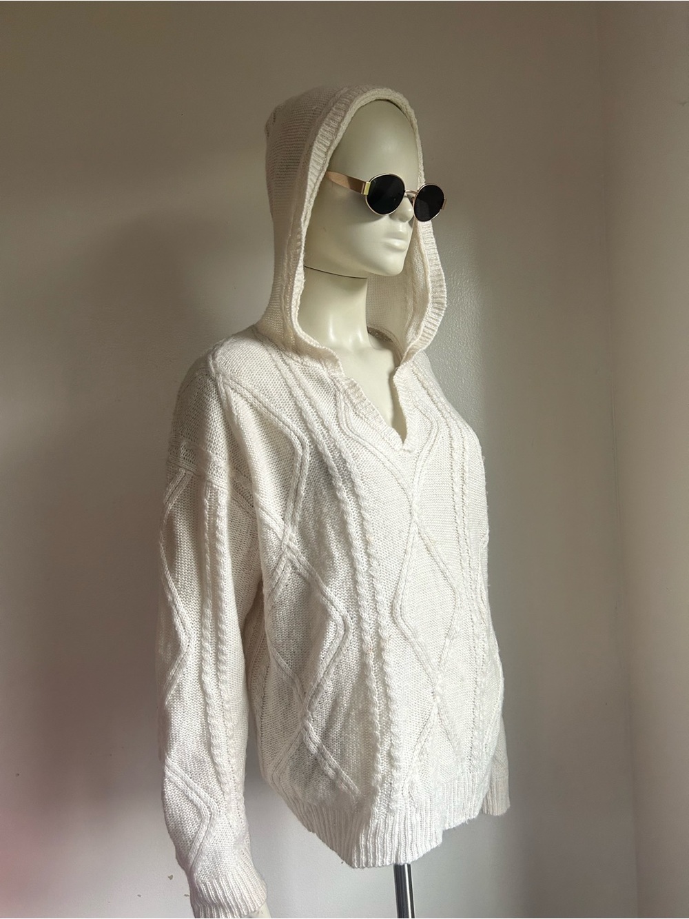 stitch & pine M Hooded Cable Knit Sweater - White - Picture 5 of 7